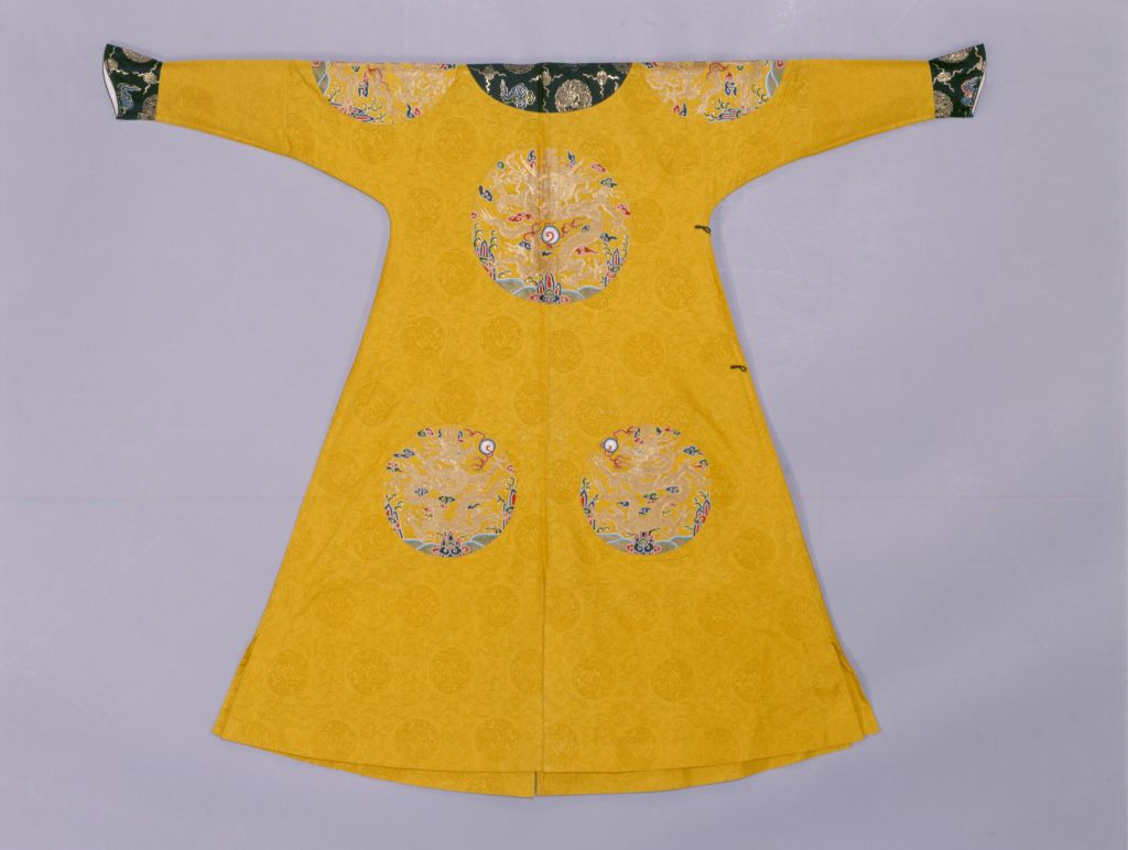 图片[2]-Bright yellow embroidered eight dragon robe-China Archive